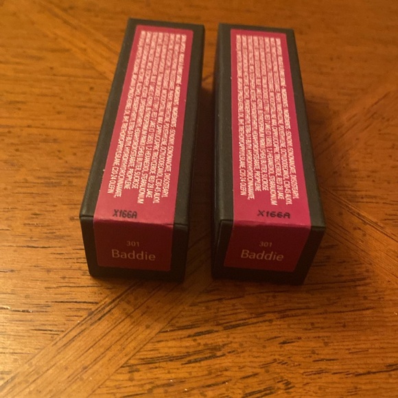 Two Tubes!! BNIB Color Street Lipstick Bundle - 301 Baddie Colorstreet NEW - Picture 5 of 9